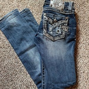 Medium wash miss me straight leg jeans size: 26